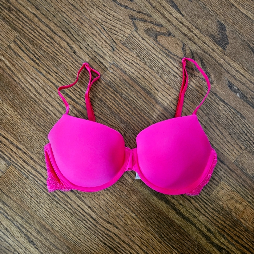 La Vie En Rose tshirt bra
